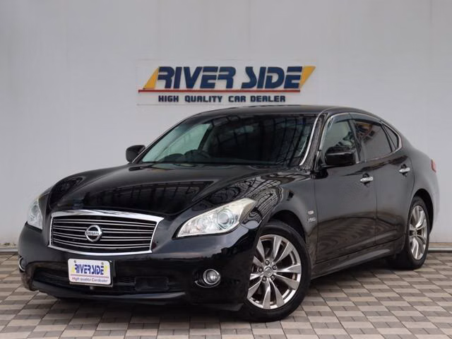 NISSAN FUGA