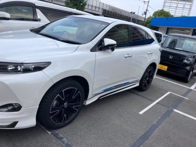 TOYOTA HARRIER