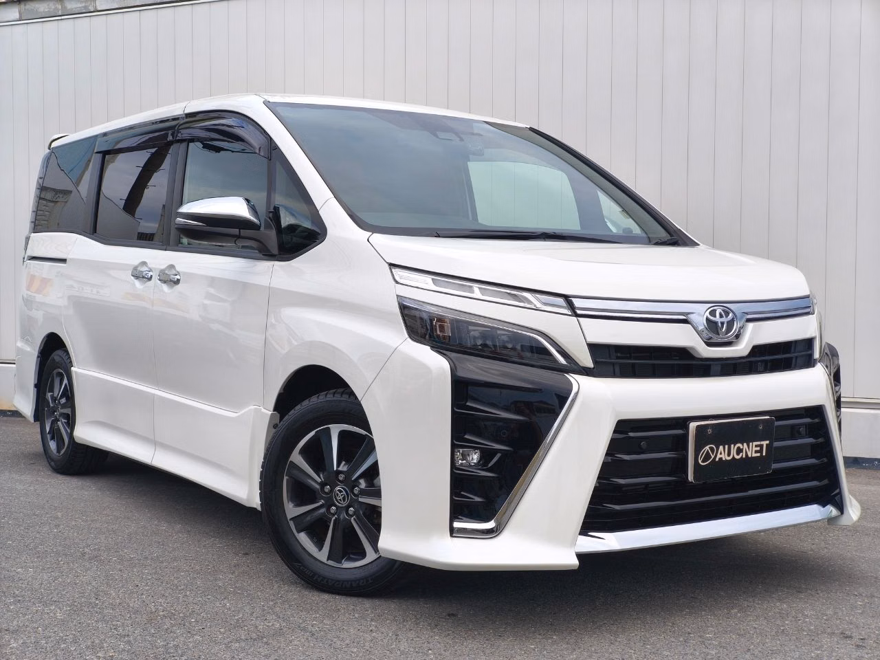 TOYOTA VOXY
