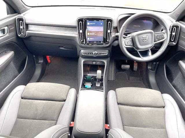 VOLVO EX40