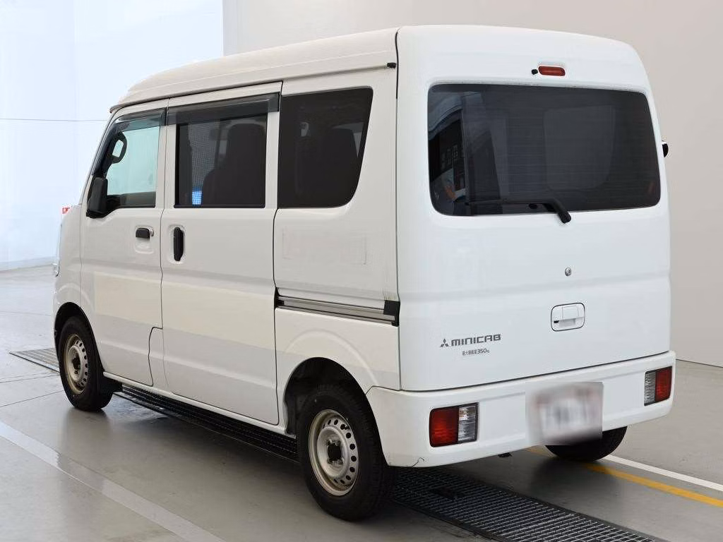 MITSUBISHI MINICAB