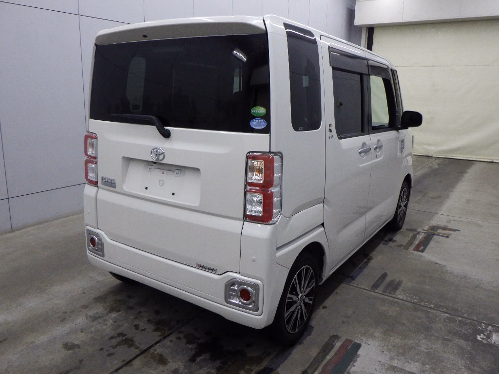 TOYOTA PIXIS MEGA