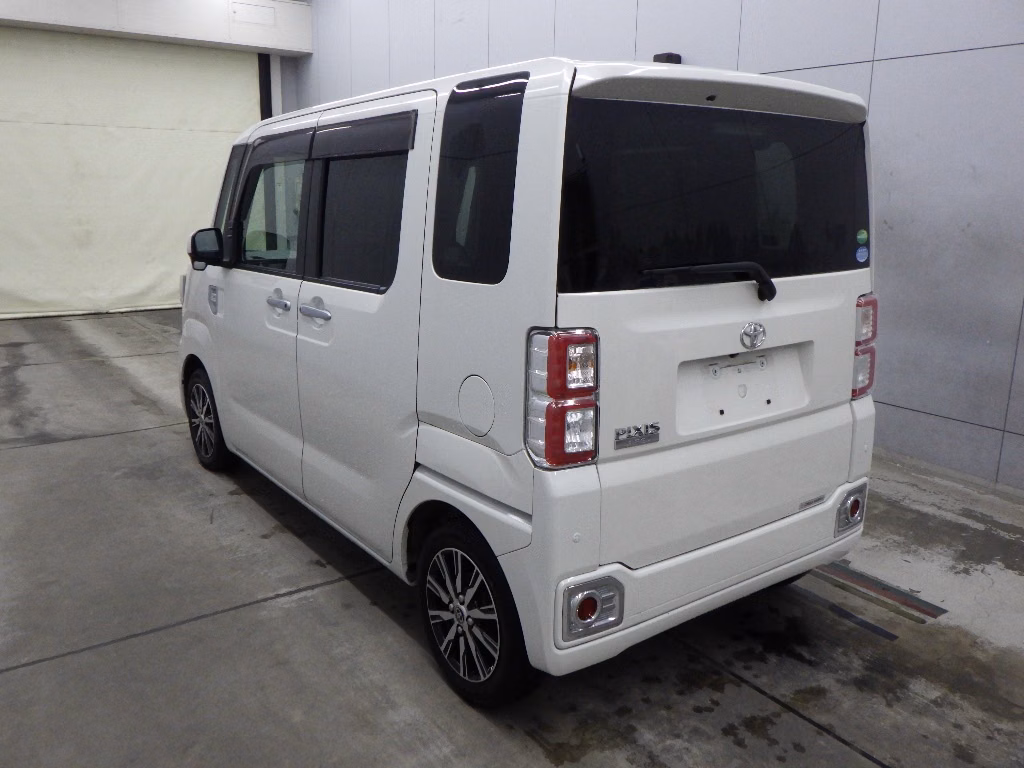 TOYOTA PIXIS MEGA