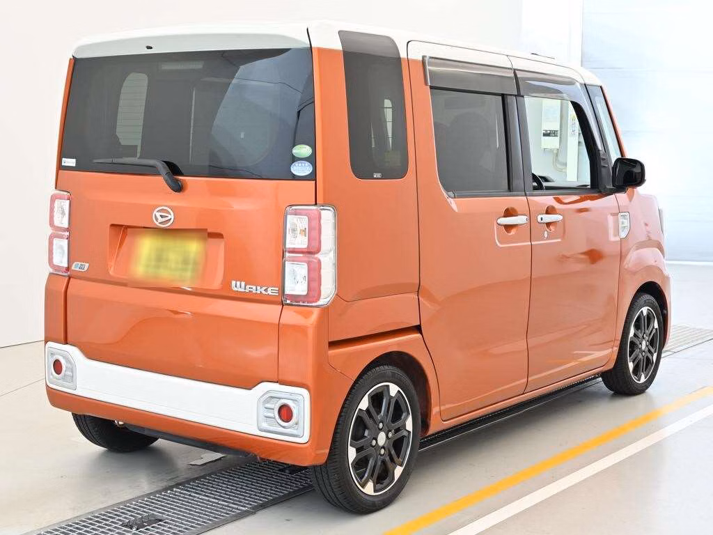 DAIHATSU WAKE