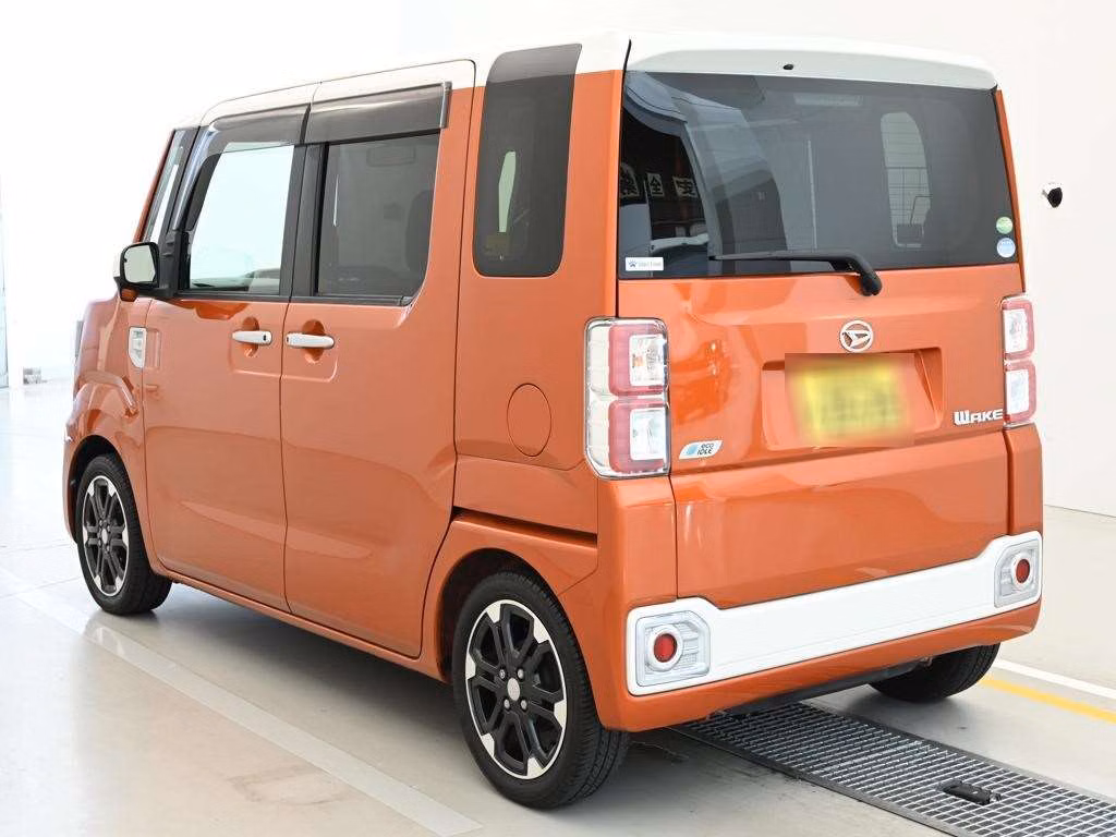 DAIHATSU WAKE