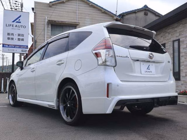 TOYOTA PRIUS ALPHA