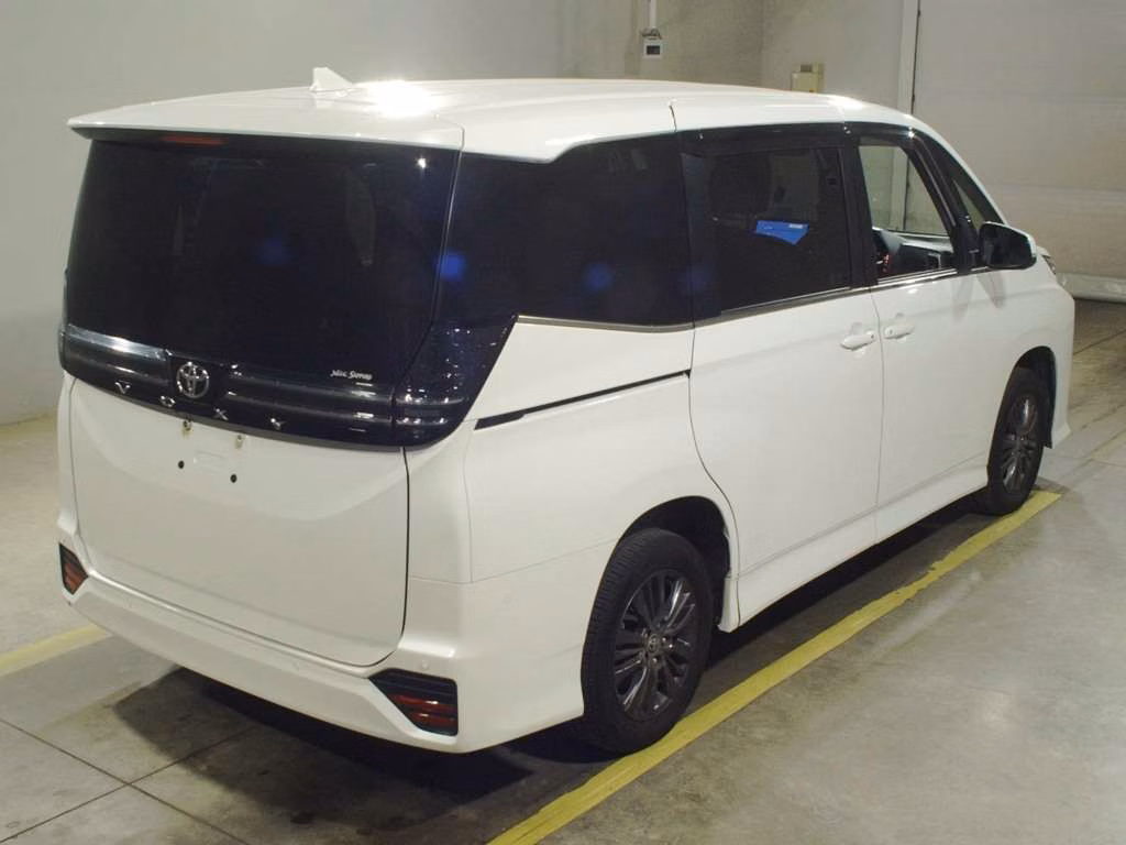 TOYOTA VOXY