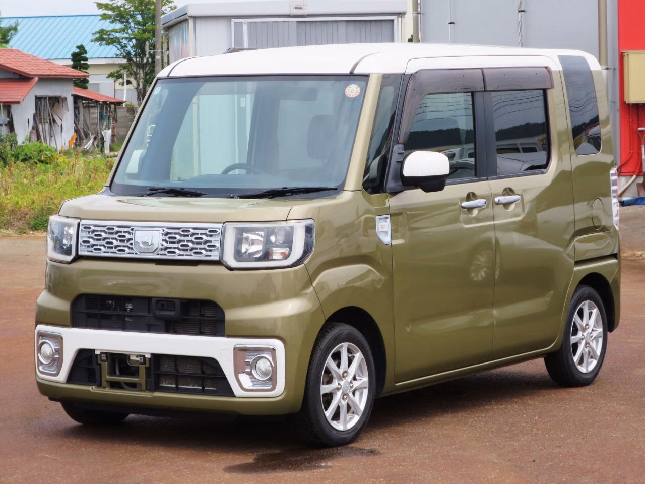 DAIHATSU WAKE