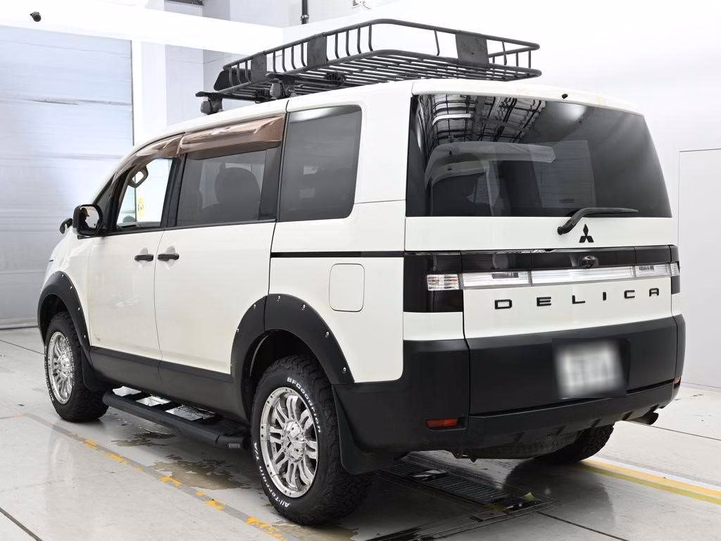 MITSUBISHI DELICA D:5
