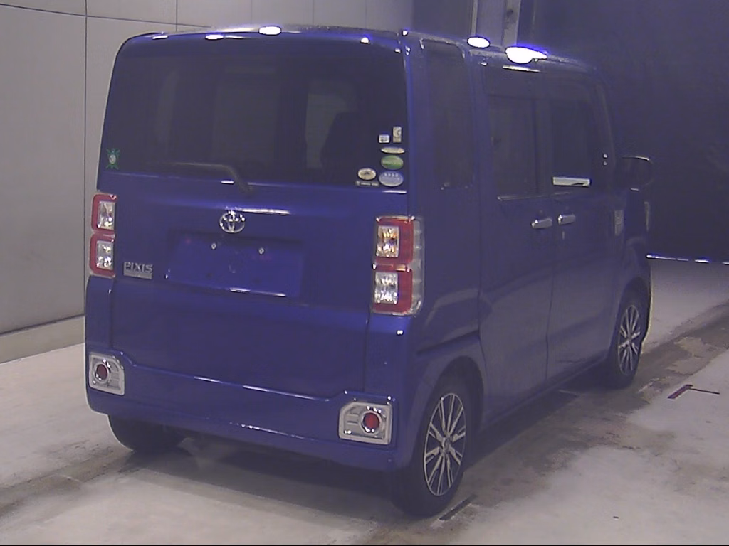 TOYOTA PIXIS MEGA