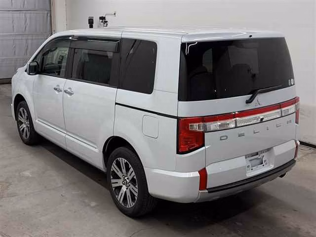 MITSUBISHI DELICA D:5