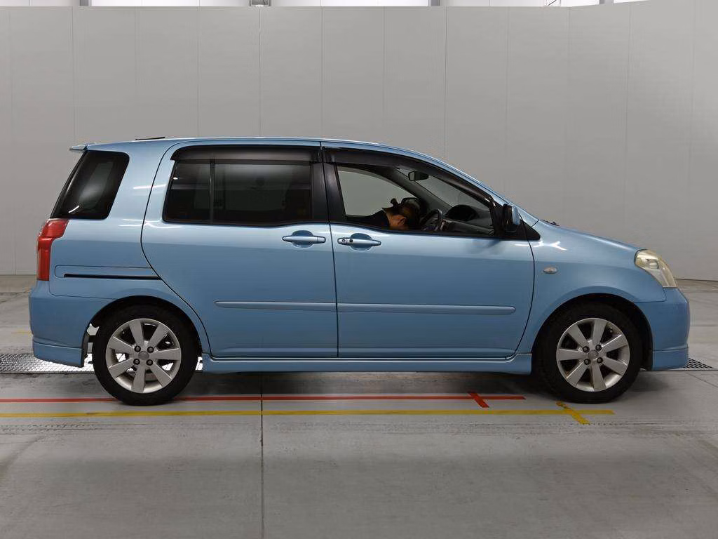 TOYOTA RAUM