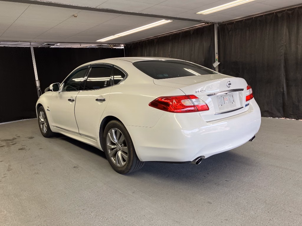 NISSAN FUGA