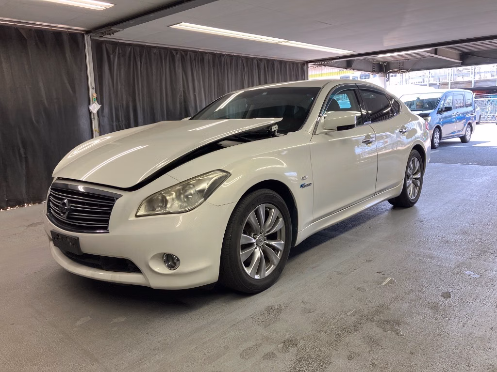 NISSAN FUGA