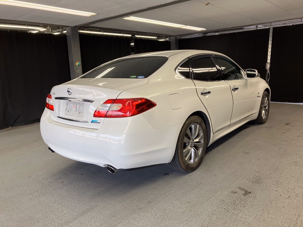 NISSAN FUGA