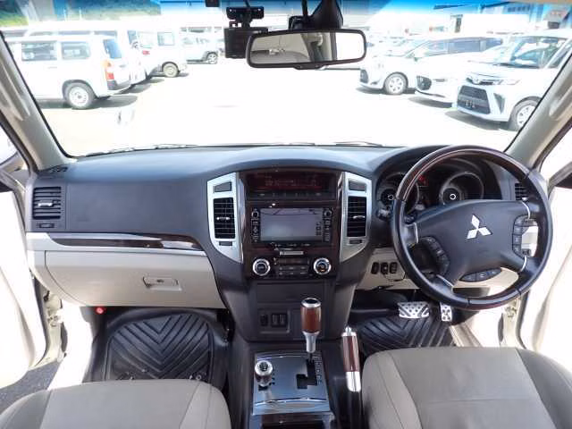 MITSUBISHI PAJERO