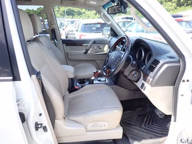 MITSUBISHI PAJERO