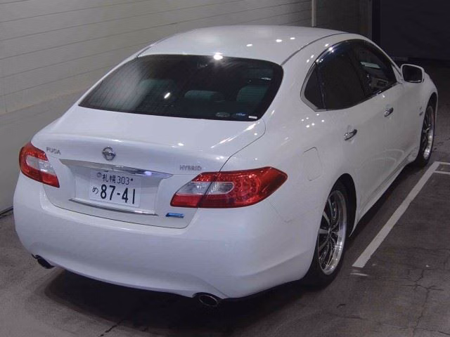 NISSAN FUGA