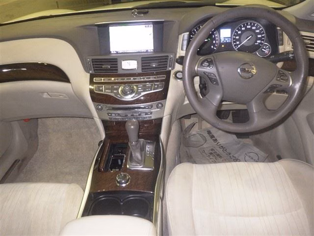 NISSAN FUGA