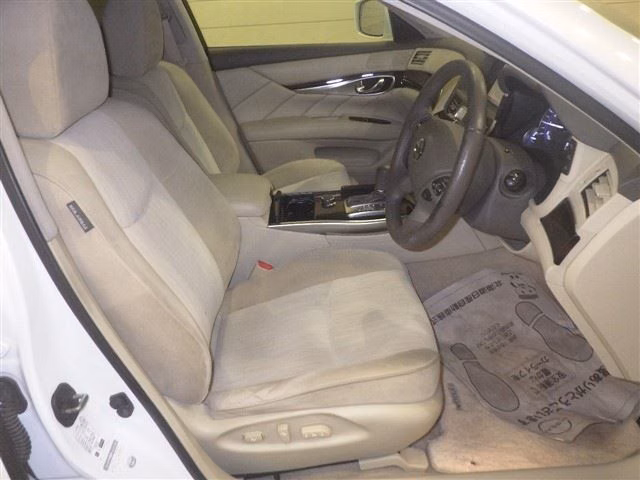 NISSAN FUGA