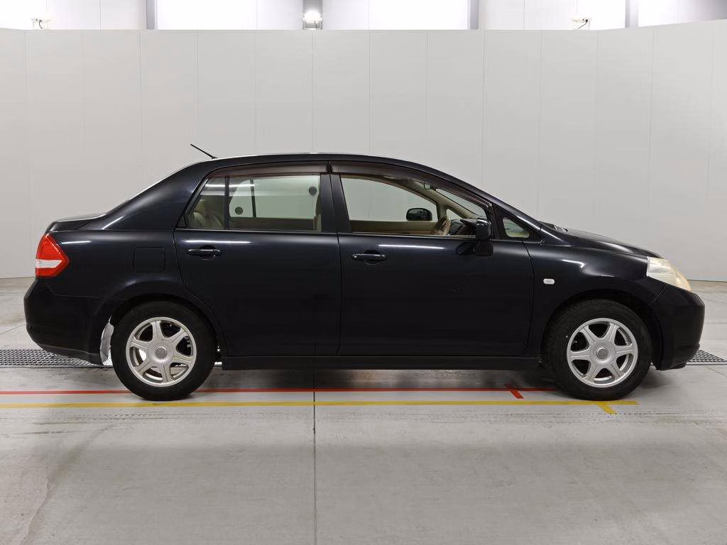NISSAN TIIDA LATIO