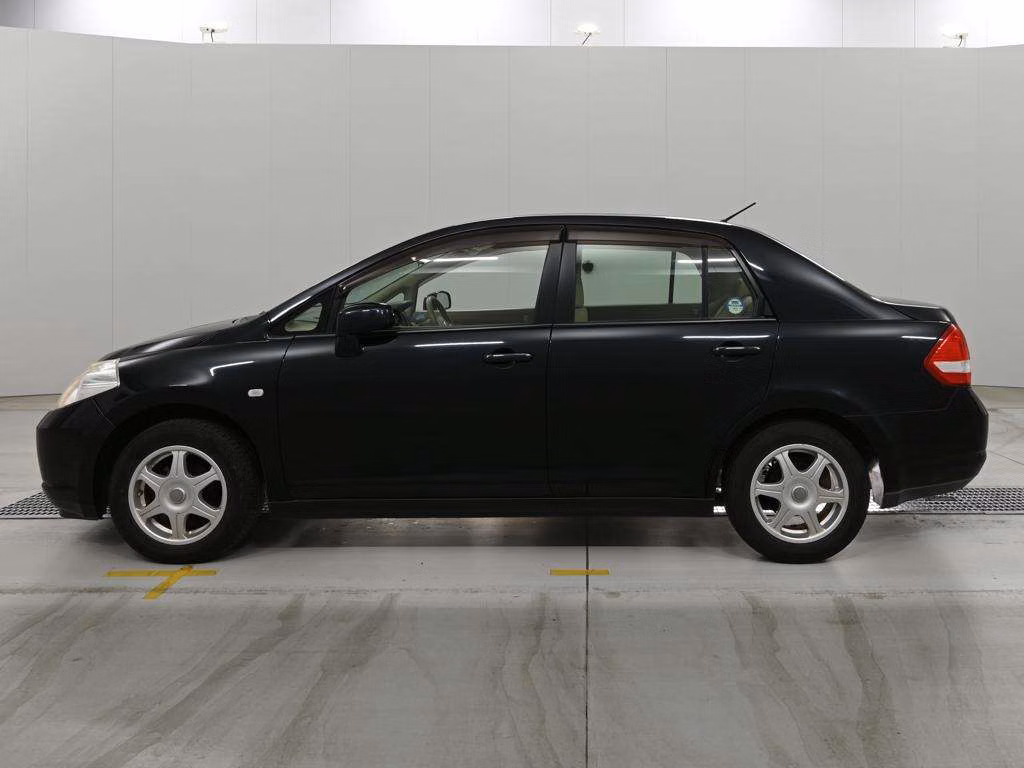 NISSAN TIIDA LATIO