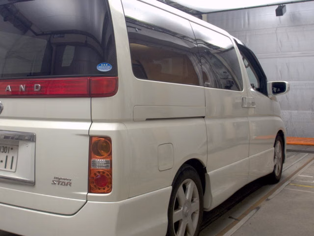 NISSAN ELGRAND
