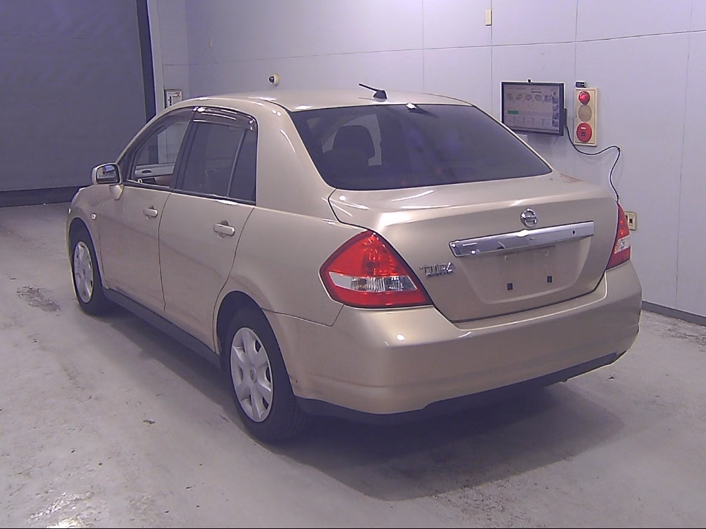 NISSAN TIIDA LATIO