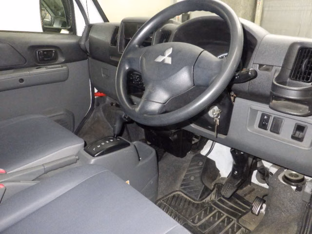 MITSUBISHI MINICAB