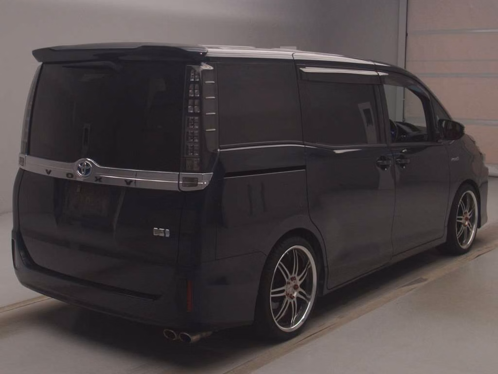 TOYOTA VOXY