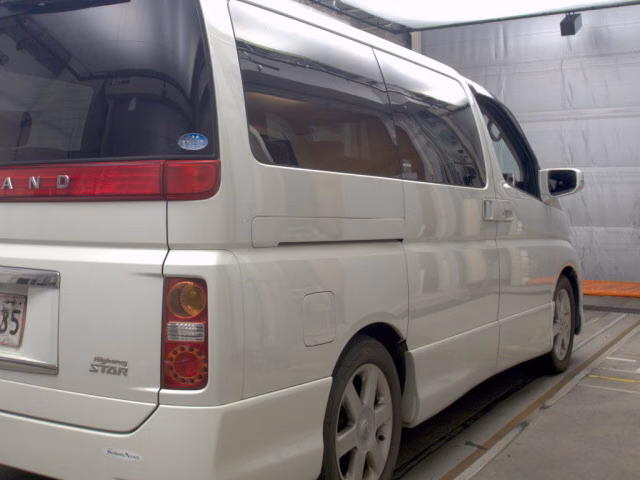 NISSAN ELGRAND