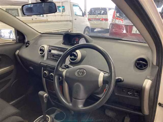 TOYOTA IST