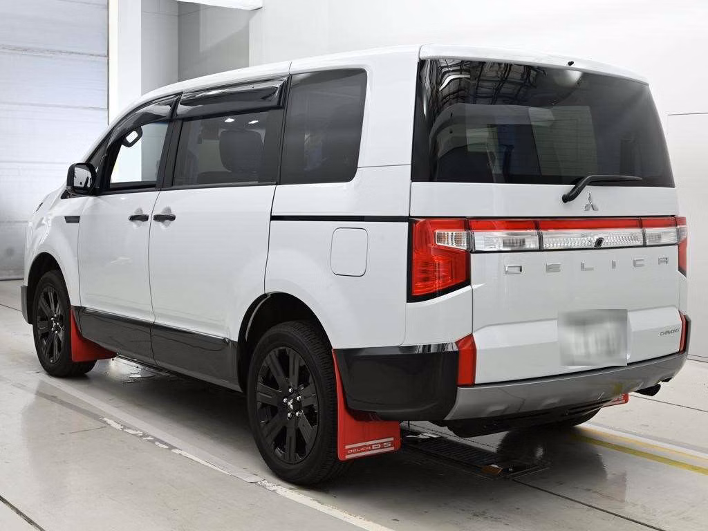 MITSUBISHI DELICA D:5