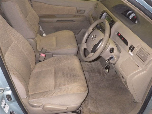 TOYOTA RAUM