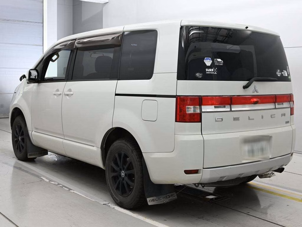 MITSUBISHI DELICA D:5