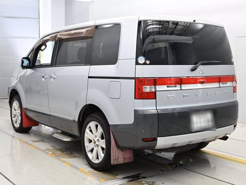 MITSUBISHI DELICA D:5