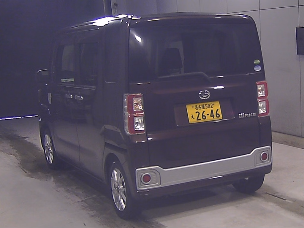 DAIHATSU WAKE