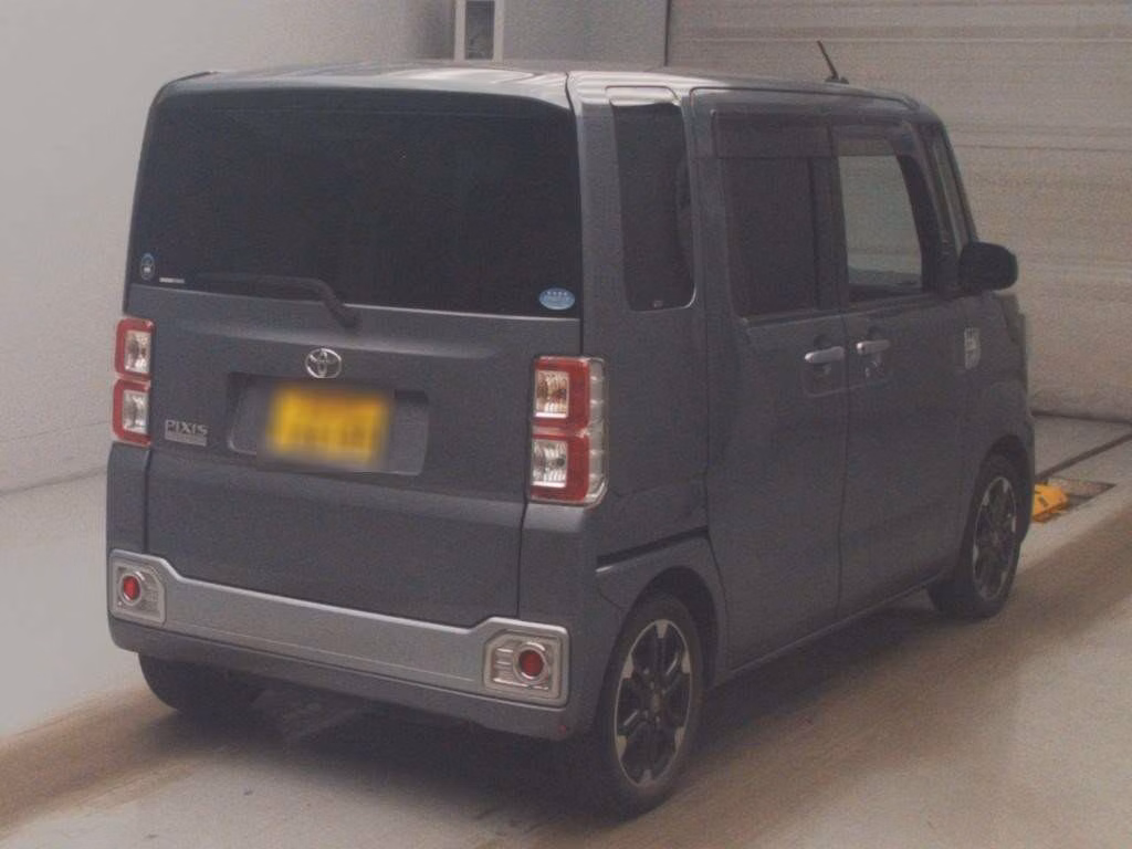 TOYOTA PIXIS MEGA