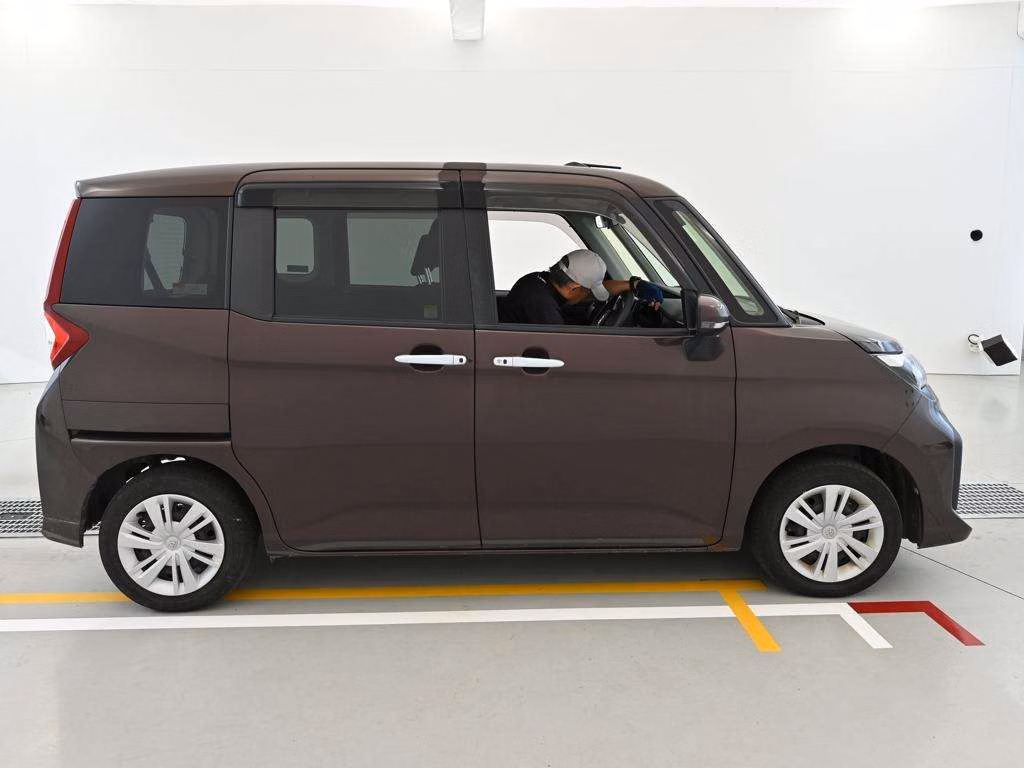 TOYOTA ROOMY
