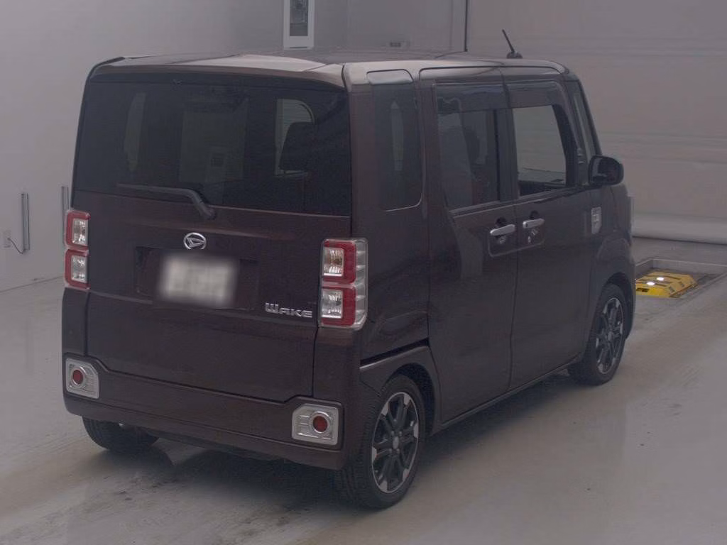 DAIHATSU WAKE