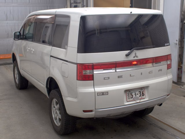 MITSUBISHI DELICA D:5