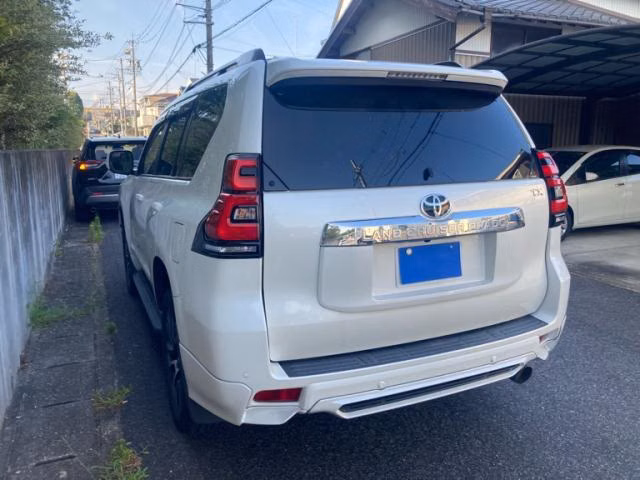 TOYOTA LAND CRUISER PRADO