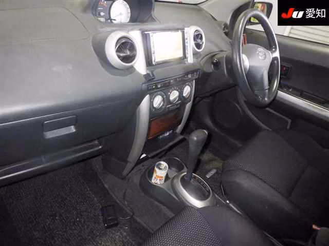 TOYOTA IST