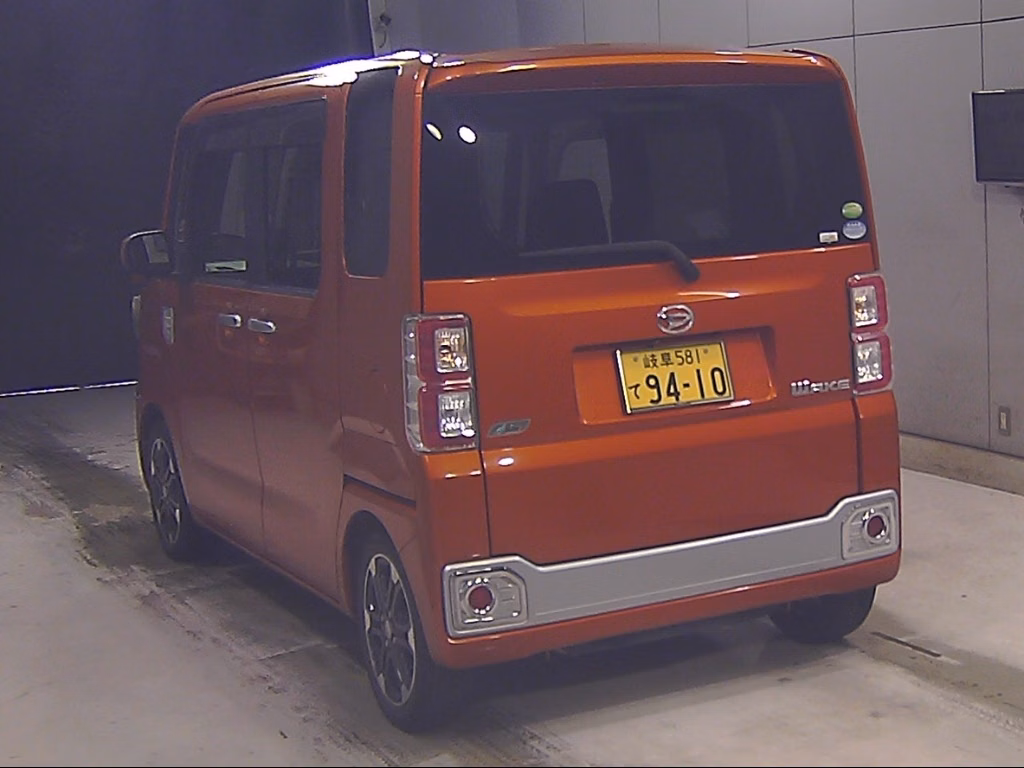 DAIHATSU WAKE