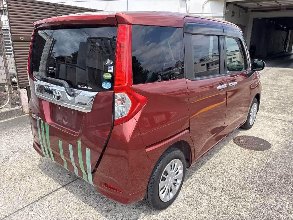 TOYOTA ROOMY