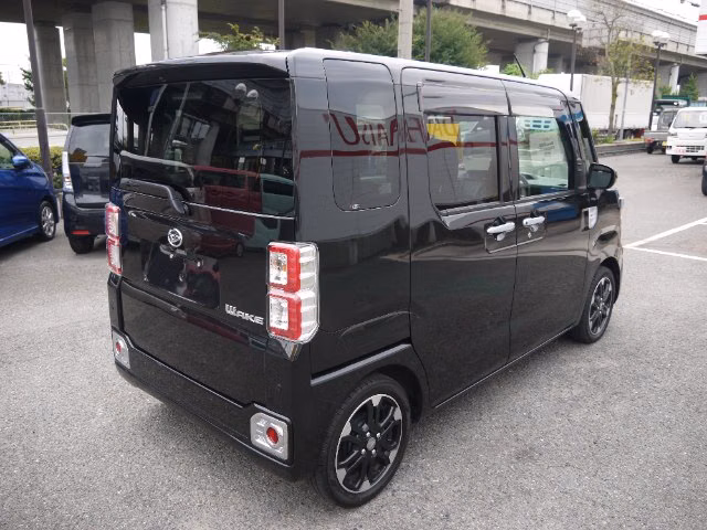DAIHATSU WAKE