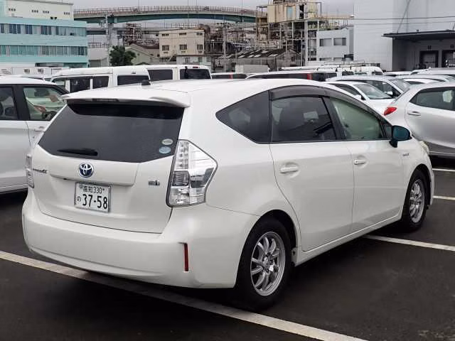 TOYOTA PRIUS ALPHA