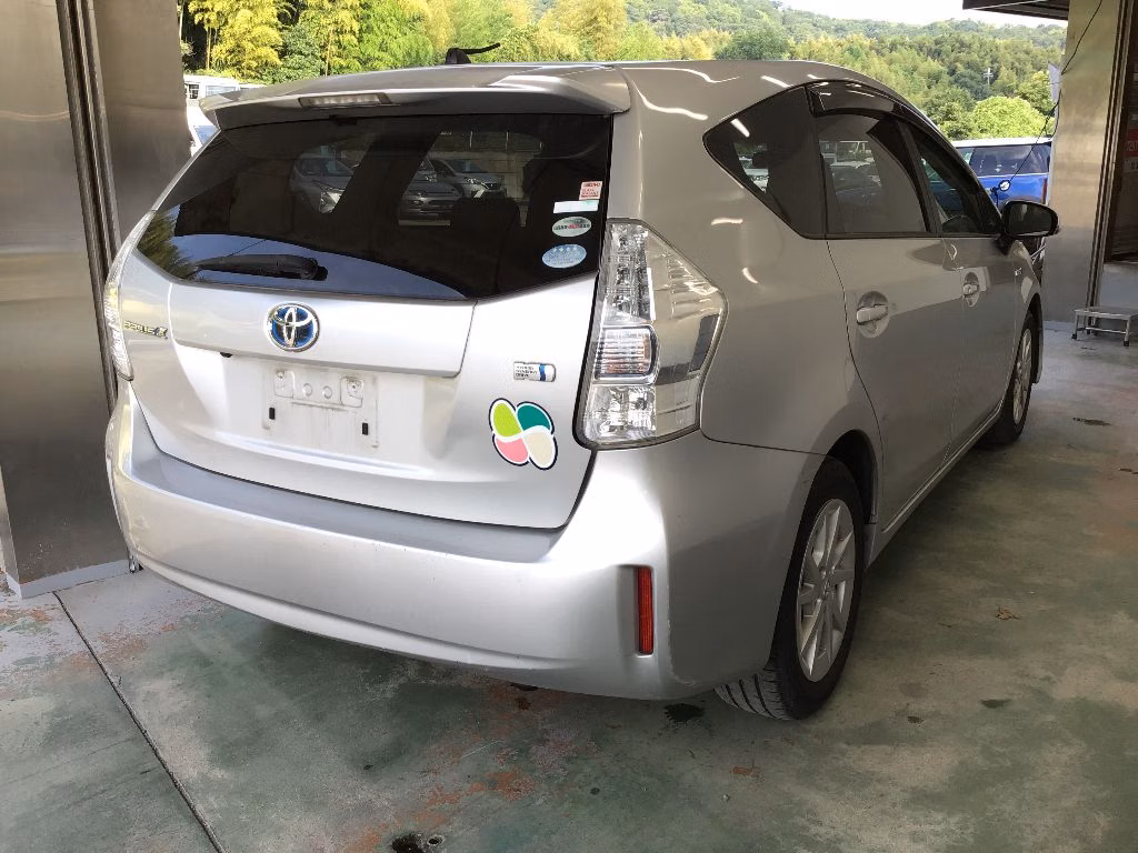 TOYOTA PRIUS ALPHA