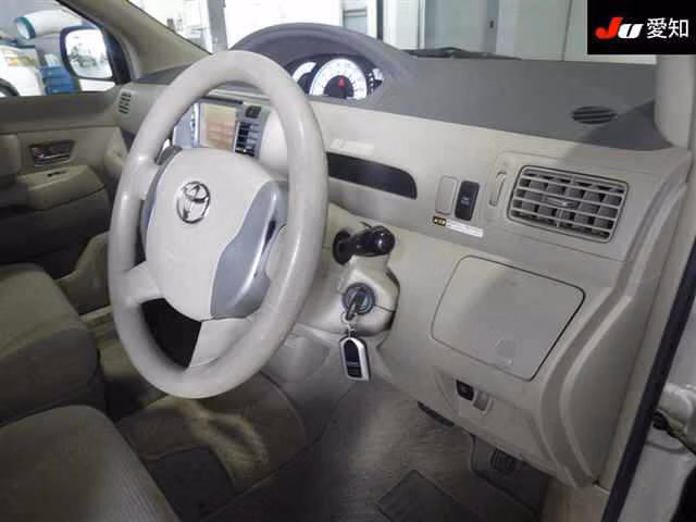 TOYOTA RAUM