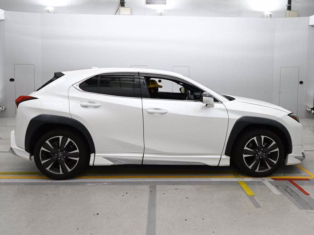 LEXUS UX200